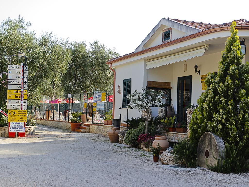 Camping Village Degli Ulivi Mattinata Exteriér fotografie